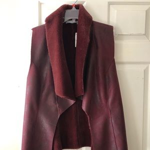 Bagatelle burgundy vest with fur collar
